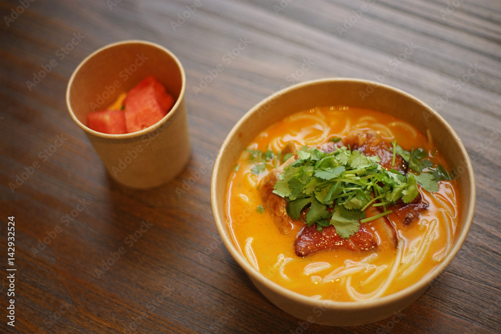 chinese food noodles with roasted duck and fruit chinese food noodles with roasted duck and fruit