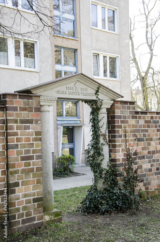 Ziermauer mit Tor im Lennépark am Standort der Alten Universität (Alma Mater Viadrina)