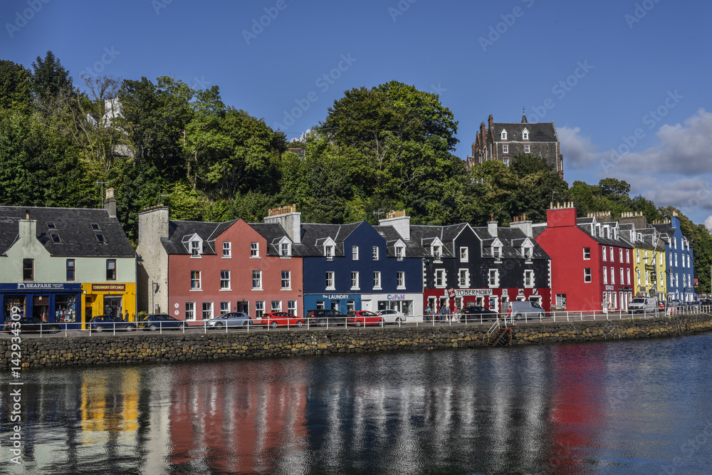 Obraz premium Colorful Tobermory village on Isle of Mull