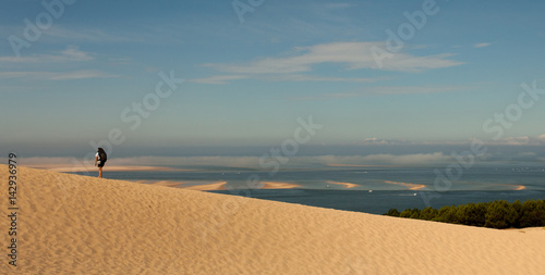 Homme sur la Dune du Pilat en France