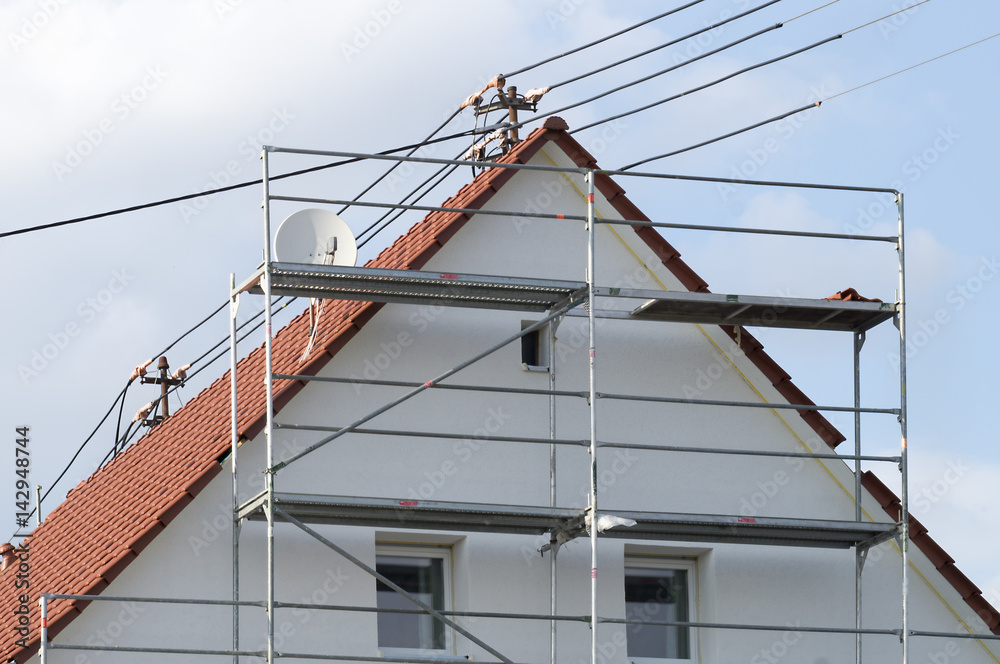 Unfallgefahr Dach arbeiten. Unfallgefahr Dach arbeiten.