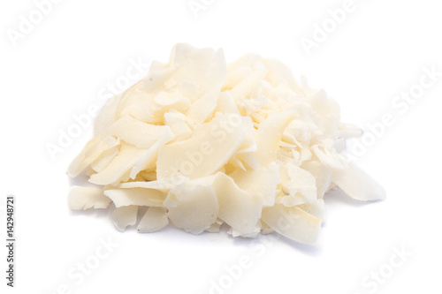 Kokosnuss Chips isoliert freigestellt auf weißen Hintergrund