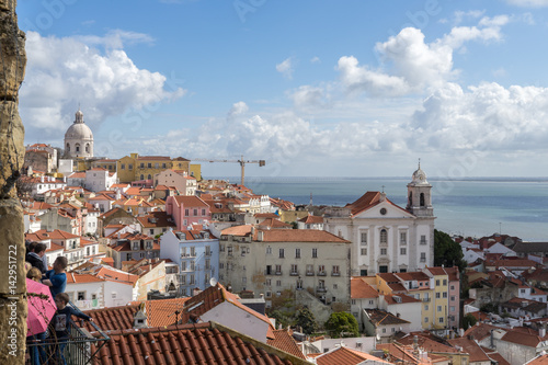 Stadtansicht von Lissabon mit Blick auf den Fluss Tejo