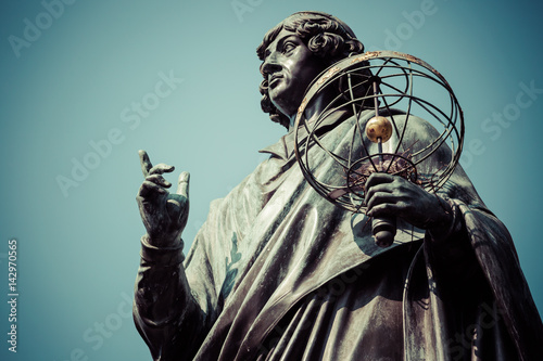 Fototapete Monument of great astronomer Nicolaus Copernicus, Torun, Poland