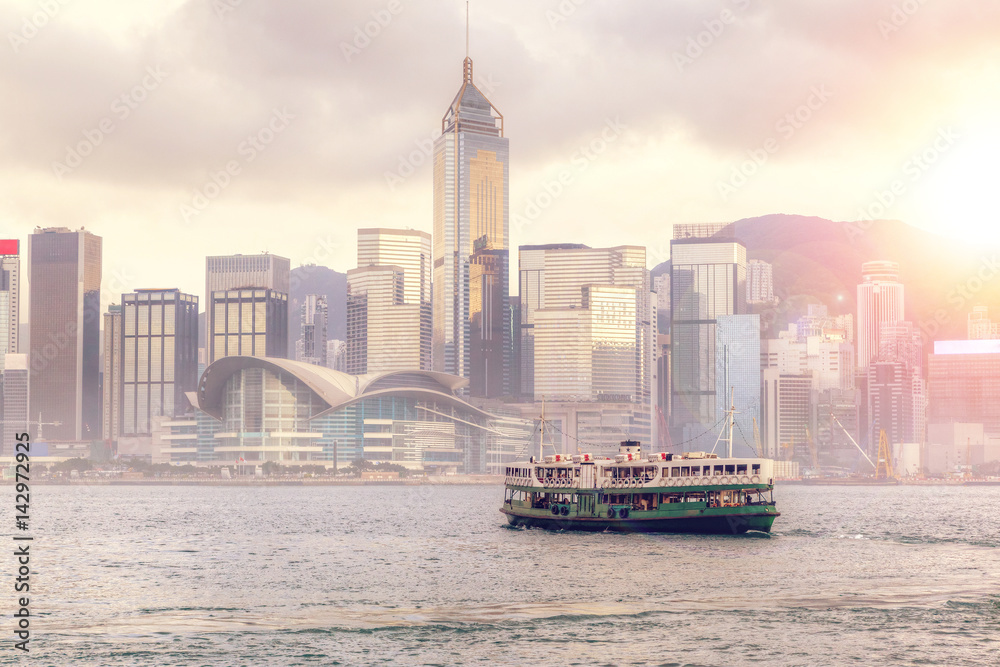 Fototapeta premium Sunset Over Victoria Harbour in Hong Kong