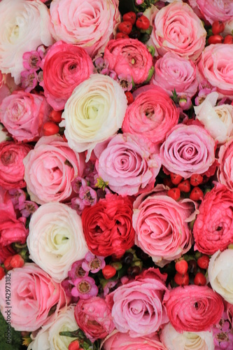 Mixed pink bridal bouquet © Studio Porto Sabbia