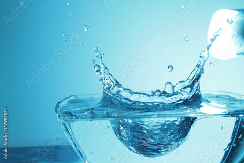 Quadro em tela Water Background / Water is a transparent and nearly colorless chemical substanc