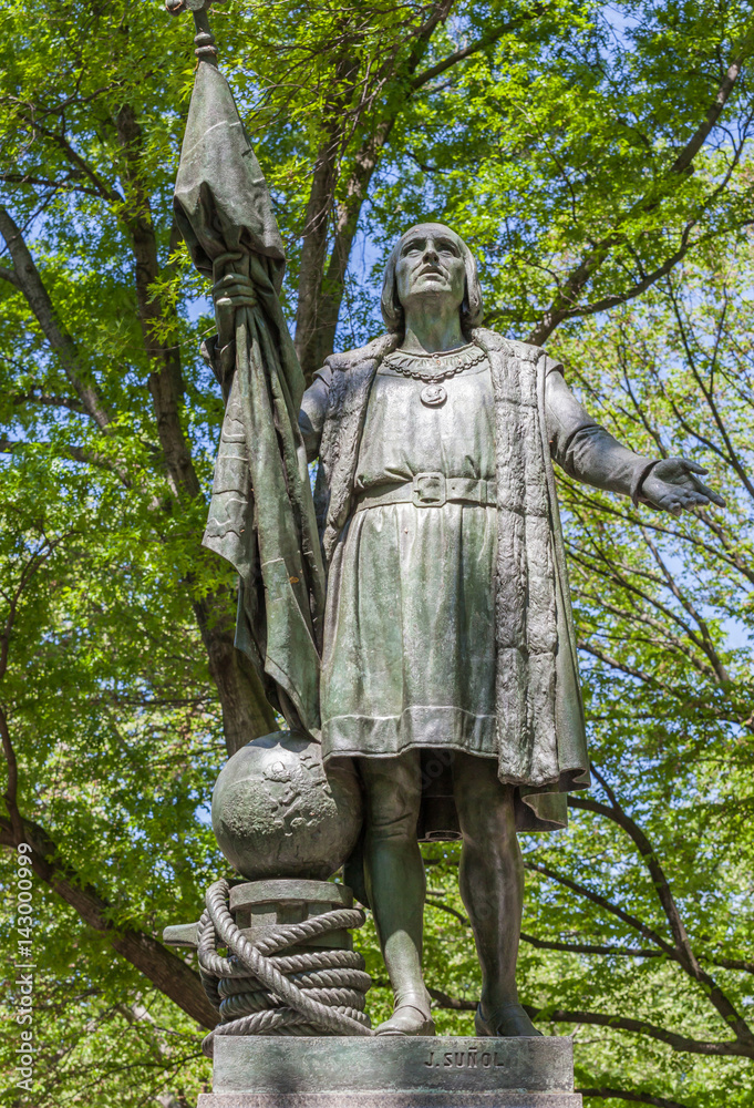 Fototapeta premium Columbus Statue by Jeronimo Sunol in Central Park, New York City, USA.