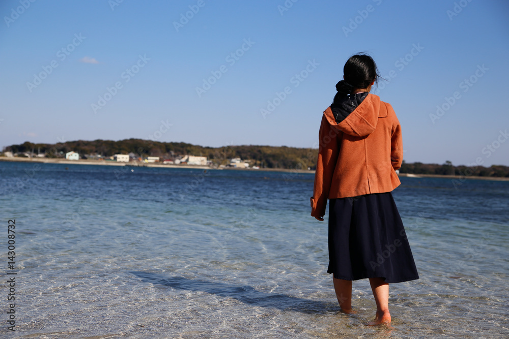 Girls entering the ocean Girls entering the ocean