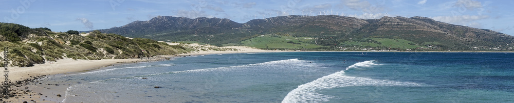 Panorámica de la playa de Valdevaqueros en el parque natural del Estrecho en Tarifa, Andalucía