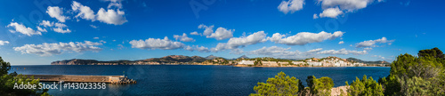 Fototapeta Naklejka Na Ścianę i Meble -  Küstenlinie Mallorca Spanien Mittelmeer Panorama Anblick Bucht in Santa Ponca