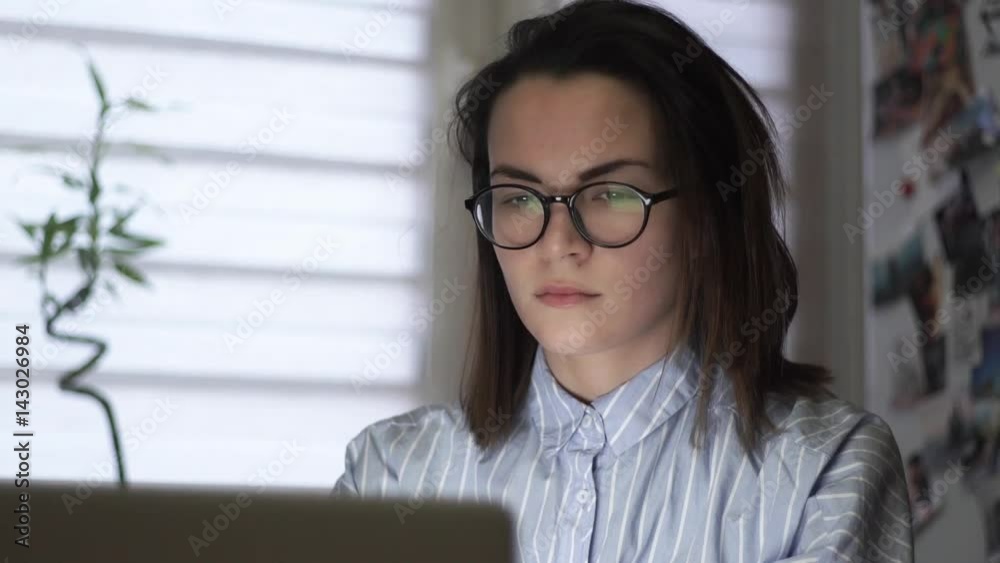 Business woman working at the computer Business woman working at the computer
