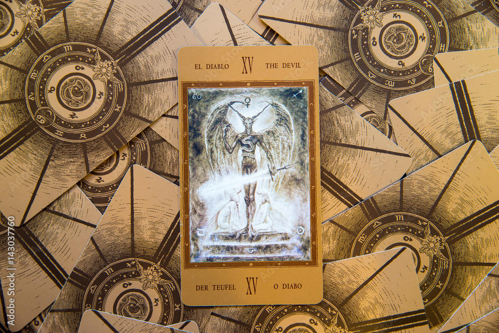 Obraz premium Tarot card The Devil. Labirinth tarot deck. Esoteric background.