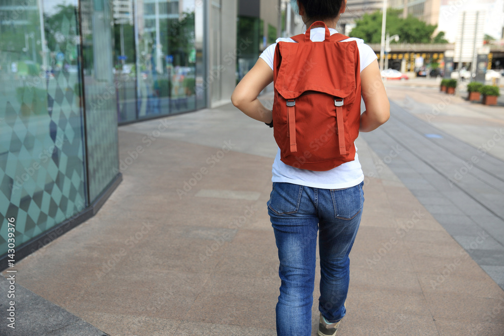 Obraz premium young asian woman walking on street