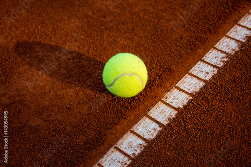 Tennisball and Court