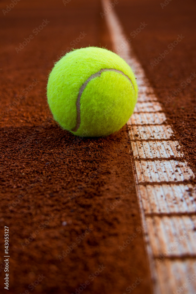 Tennisball and Court