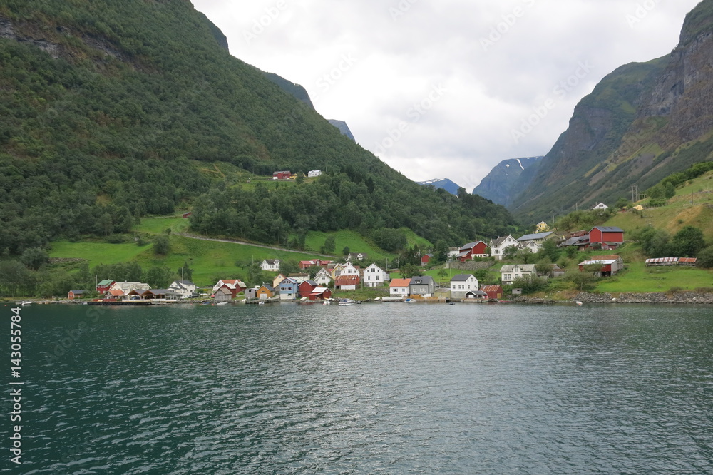 Village en bord de fjord