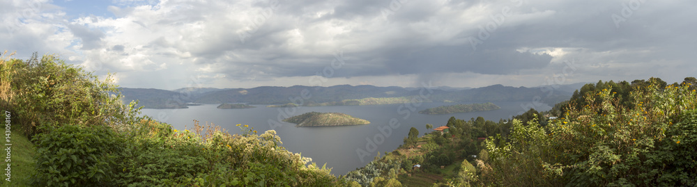 Obraz premium Panorama of crater lake, Virunga, Rwanda