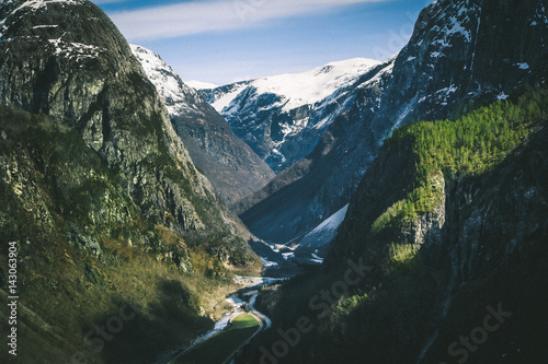 Droga w dolinie, Fiordy, Norwegia