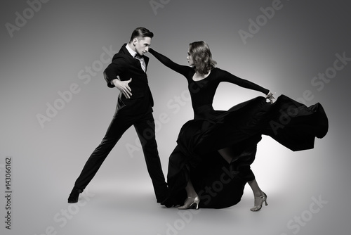 Canvas Print expressive dancers of tango
