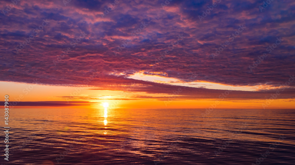 Obraz premium Sunset Over The Ocean