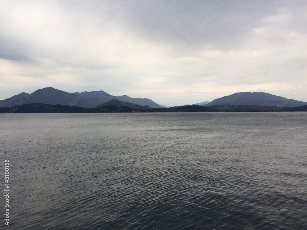 Lago maggiore a primavera, Italia