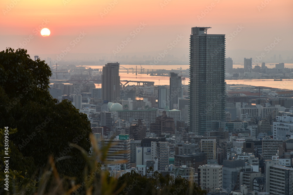 太陽　真っ赤　日の出　神戸　海　港