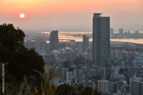 太陽 真っ赤 日の出 神戸 海 港