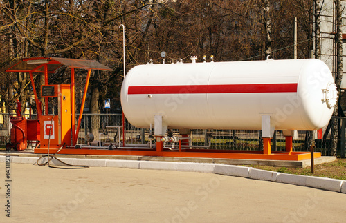 Obraz na płótnie LPG station for filling liquefied gas. w salonie