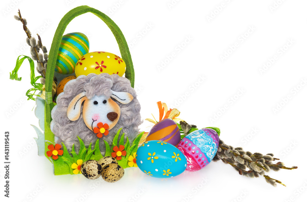 Obraz premium Basket with easter eggs and catkins. Easter basket made of felt.