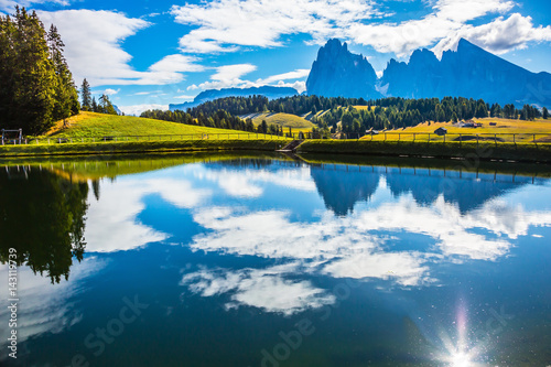 Fototapeta Naklejka Na Ścianę i Meble -  Wonderful small lake reflects the sun
