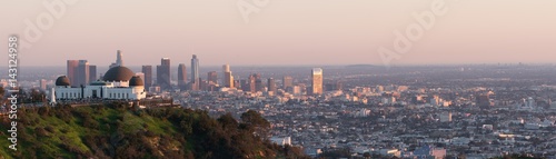 Fotografiet Los Angeles sunset, California, USA downtown skyline from Griffith park panoram