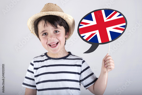 niño que habla ingles