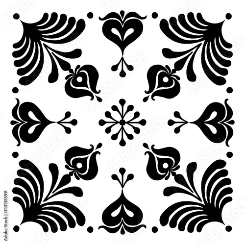 Hungarian motifs are square-shaped