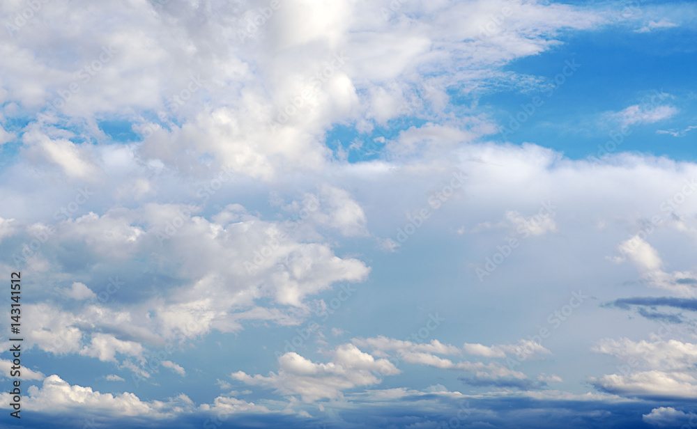 Fototapeta premium White clouds in the blue sky.