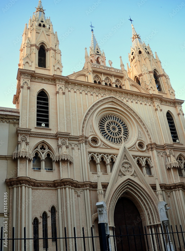Fotografie Fassade der Basilika Santo Domingo mit Eingangsportal