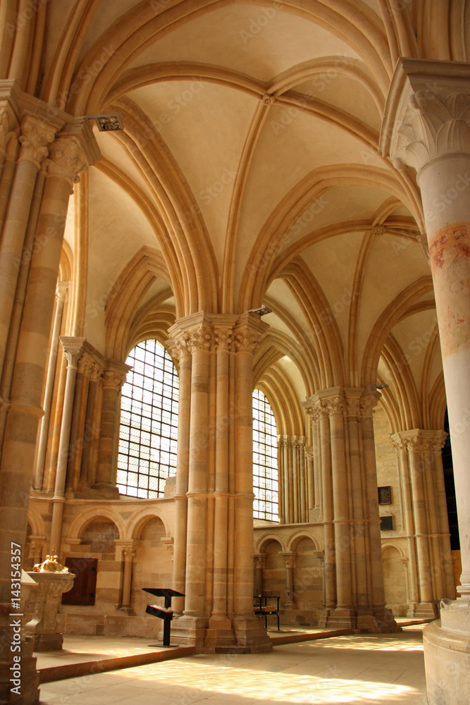 Voûtes du déambulatoire de la basilique de Vézelay en Bourgogne, France