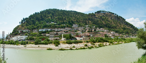 Obraz na płótnie Berat - a city and a municipality located in south-central Albania, and the capital of the County of Berat, called also a white city or city of a thousand windows. August 2016 w salonie