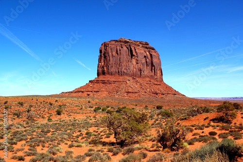 Tafelberg Merrick Butt im Monument Valley Park / blauer Himmel und roter Fels