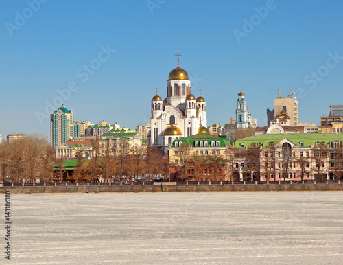 Екатеринбург. Вид на городской пруд, Храм-на-Крови, усадьбу Расторгуевых-Харитоновых, Вознесенскую церковь и Патриаршее подворье