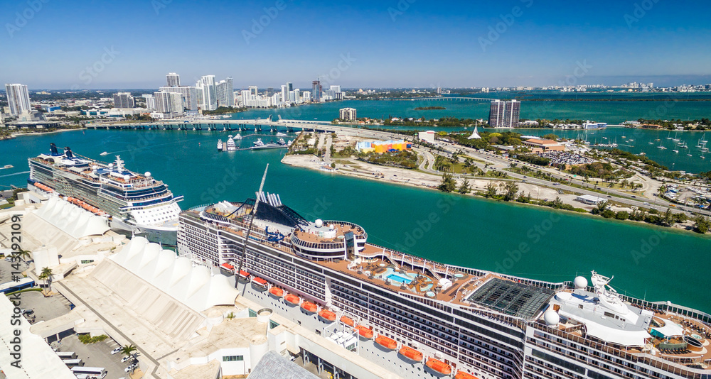 Obraz premium Miami aerial skyline with port and cruise ships, Florida - USA