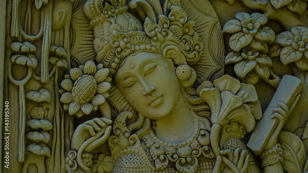 Fototapeta premium Frauenrelief Tempel Bali