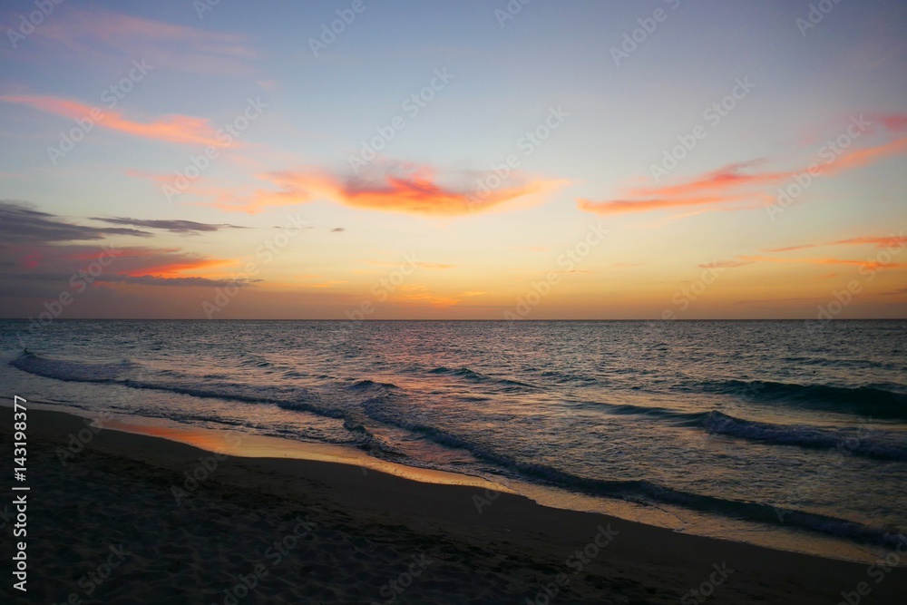 Sonnenuntergang am Strand in der Karibik