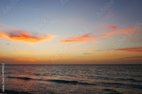 Sonnenuntergang am Strand in der Karibik
