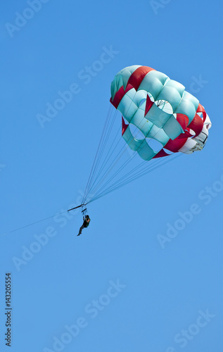 Couple flys on a parachute