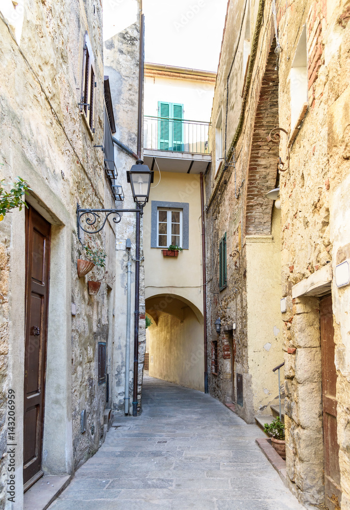 Fototapeta aleja ulica w wiosce Capalbio, Tuscany, Italy