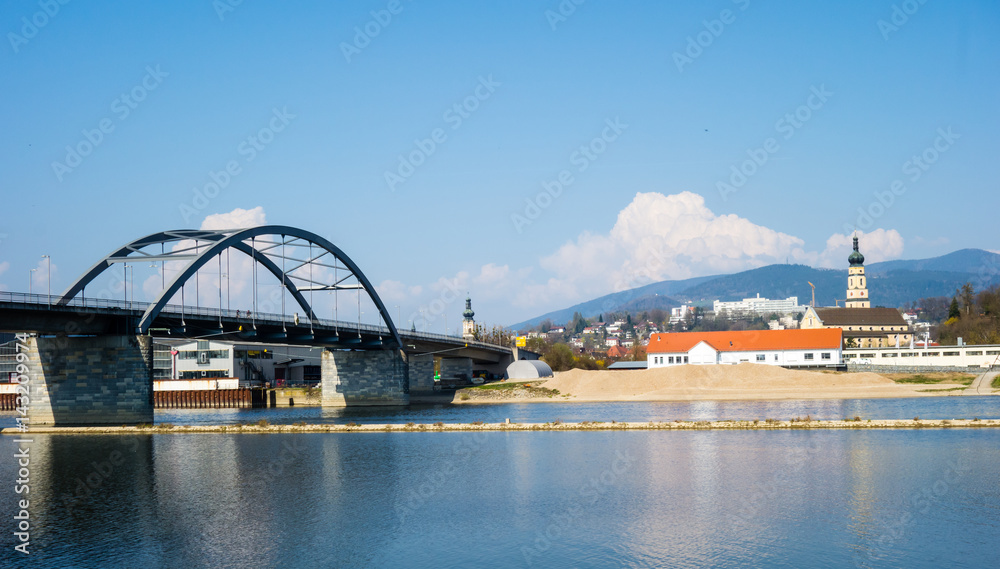 Obraz premium Panorama von Deggendorf in Bayerrn