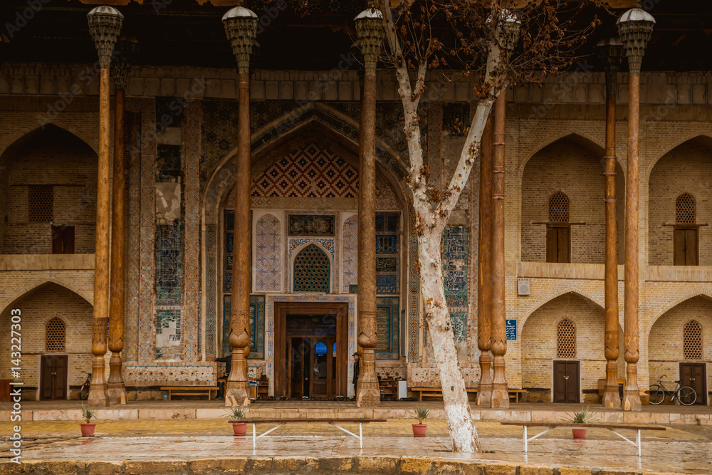 Complex Bolo-hauz - consisting of a mosque, a minaret and a pool, Bukhara, Uzbekistan