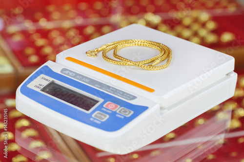 digital scales for weighing gold necklace photo