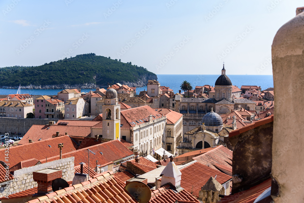 Dubrovnik old town with sea and mountain 4